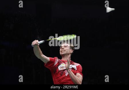 Suzhou, Chinas Provinz Jiangsu. 18. Mai 2023. Rasmus Gemke aus Dänemark tritt beim BWF-Sudirman-Cup in Suzhou, Provinz Jiangsu, Ostchina, am 18. Mai 2023 beim Singlespiel der Männer gegen Li Shifeng aus China der Gruppe A an. Kredit: Jia Haocheng/Xinhua/Alamy Live News Stockfoto