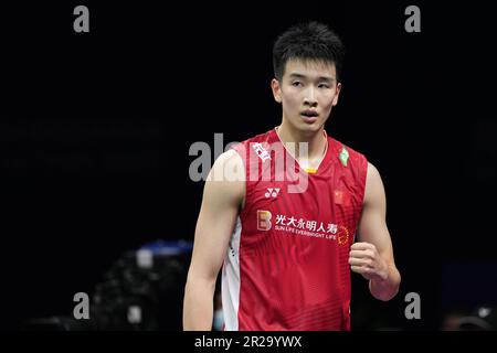Suzhou, Chinas Provinz Jiangsu. 18. Mai 2023. Li Shifeng aus China feiert beim BWF Sudirman Cup in Suzhou, Provinz Jiangsu in Ostchina, während des Männerspiels gegen Rasmus Gemke aus Dänemark ein Spiel der Gruppe A zwischen China und Dänemark am 18. Mai 2023. Kredit: Du Yu/Xinhua/Alamy Live News Stockfoto