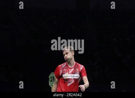Suzhou, Chinas Provinz Jiangsu. 18. Mai 2023. Rasmus Gemke aus Dänemark reagiert während des Männerspiels gegen Li Shifeng aus China der Gruppe A zwischen China und Dänemark auf dem BWF Sudirman Cup in Suzhou, Provinz Jiangsu im Osten Chinas, am 18. Mai 2023. Kredit: Jia Haocheng/Xinhua/Alamy Live News Stockfoto