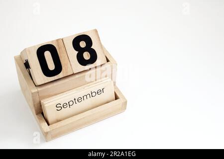 Ewiger Kalender aus Holz, der den 8. September zeigt Stockfoto