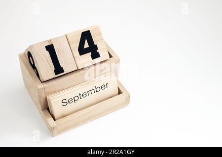 Ewiger Kalender aus Holz, der den 14. September zeigt Stockfoto