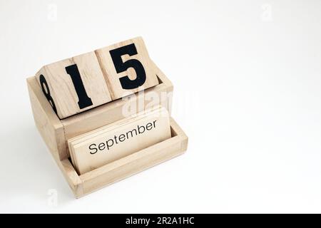 Ewiger Kalender aus Holz, der den 15. September zeigt Stockfoto