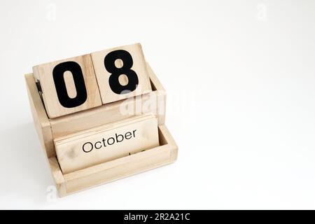 Ewiger Kalender aus Holz, der den 8. Oktober zeigt Stockfoto