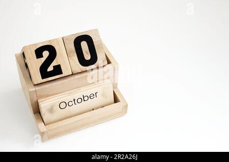 Ewiger Kalender aus Holz, der den 20. Oktober zeigt Stockfoto
