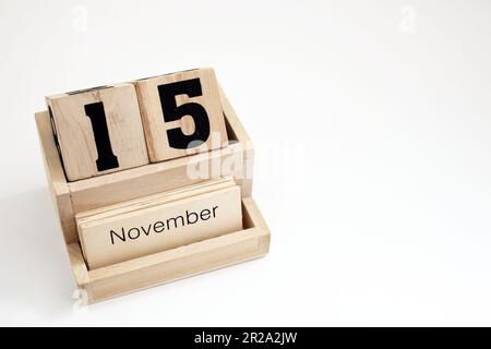 Ewiger Kalender aus Holz, der den 15. November zeigt Stockfoto