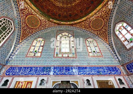 Istanbul Türkei. Topkapi-Palast. Dekorierte Wände im Harem Stockfoto