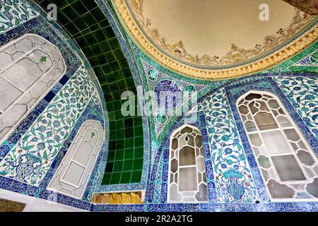 Istanbul Türkei. Topkapi-Palast. Dekorierte Wände im Harem Stockfoto
