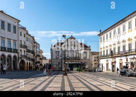 Evora, Portugal - 30. Juni 2022: Giraldo-Platz im Stadtzentrum. Alentejo Stockfoto