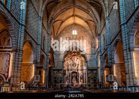 Evora, Portugal - 30. Juni 2022: Innenansicht der Kirche des Heiligen Franziskus, Alentejo, Portugal Stockfoto