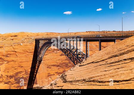 Glen Canyon Bridge über den Colorado River & Glen Canyon Dam; Page; Arizona; USA Stockfoto