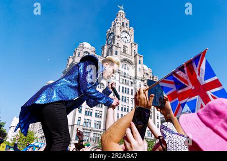 13. Mai 2023, Vereinigtes Königreich: 13. Mai 2023, Liverpool, Merseyside, Vereinigtes Königreich: Liverpool,..Jedward tritt im Eurovision Village in Liverpool vor dem Eurovision Song Contest 2023 auf. Das Eurovision Village am Pier Head â€“, das 9 Tage â€“ geöffnet war, hat 250.000 Besucher empfangen. Zahlen der Liverpool BID Company zeigen, dass das Stadtzentrum weitere 384.036 Besucher â€“ verzeichnete, was einem Anstieg von 13,2 % gegenüber 2022 entspricht. (Kreditbild: © Andy von Pip/ZUMA Press Wire) NUR REDAKTIONELLE VERWENDUNG! Nicht für den kommerziellen GEBRAUCH! Stockfoto