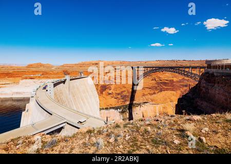 Glen Canyon Dam & Glen Canyon Bridge; Glen Canyon National Recreation Area; Lake Powell; Page; Arizona; USA Stockfoto