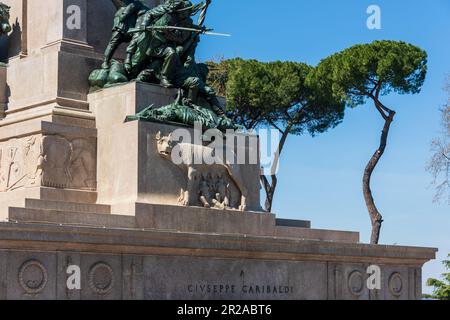 Rom, Italien, März 2023 das Reiterstandbild von Giuseppe Garibaldi auf der Piazza Garibaldi auf dem Gianicolo in Trastevere Stockfoto