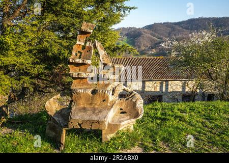 Votigno di Canossa, ein mittelalterliches Dorf mit der Casa del Tibet im Inneren, einem buddhistischen Tempel, der vom Dalai Lama eingeweiht wurde. Emilia Romagna Stockfoto