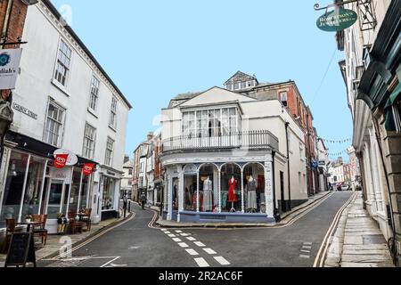 Wo Church Street und High Street sich in der Altstadt von Launceston in Cornwall treffen Stockfoto