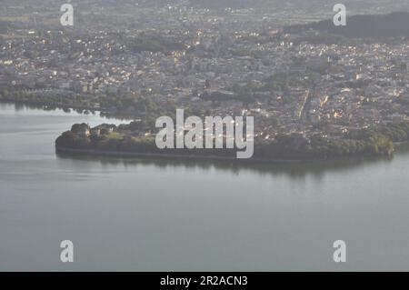 Schloss Ioannina, von oben gesehen während des Sonnenuntergangs im Sommer Stockfoto