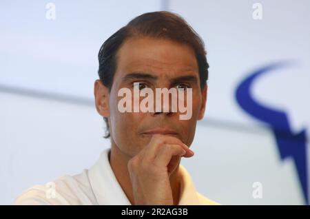 Manacor, Spanien. 18. Mai 2023. Rafael Nadal gibt eine Pressekonferenz in seiner Tennisschule. Der 36-Jährige sagte am Donnerstag, dass er aufgrund einer Verletzung zum ersten Mal seit seinem Debüt im Jahr 2005 nicht in der Lage sein werde, am Tonplatzklassiker im Stade Roland Garros teilzunehmen. Kredit: Clara Margais/dpa/Alamy Live News Stockfoto