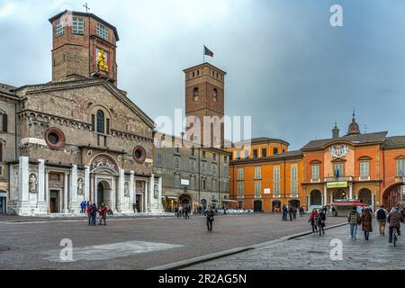 Platz Camillo Prampolini, die Kathedrale Santa Maria Assunta und der Torre del Bordello in Reggio Emilia. Reggio Emilia, Emilia Romagna, Italien Stockfoto