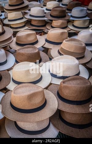 Panamahüte auf dem Souk-Markt in Marrakesch, Marokko Stockfoto