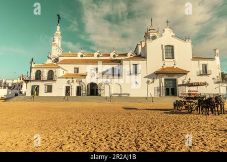 Heiligtum der Ermita del Rocío, eine der wichtigsten religiösen Wallfahrtsorte in Spanien Stockfoto