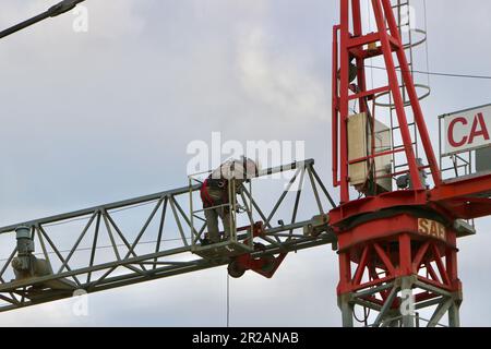 Die Demontage eines Turmkrans Santander Cantabria Spanien Stockfoto