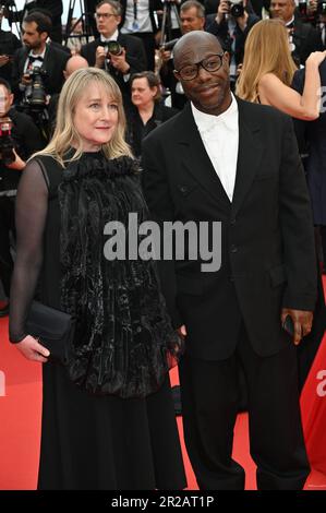 Cannes, Frankreich. 18. Mai 2023. CANNES, FRANKREICH. 18. Mai 2023: Bianca Stigter & Steve McQueen bei der Premiere von Indiana Jones und The Dial of Destiny beim Festival de Cannes 76. Bildnachweis: Paul Smith/Alamy Live News Stockfoto