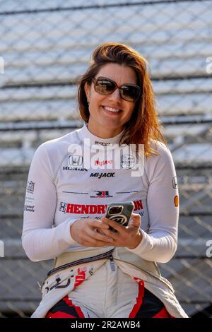 Indianapolis, USA. 17. Mai 2023. DIE INDYCAR-Fahrerin KATHERINE LEGGE (44) aus Guildford, England, bereitet sich auf das Training für die Indianapols 500 auf dem Indianapolis Motor Speedway in Indianapolis, USA, vor. (Kreditbild: © Walter G. Arce Sr./ZUMA Press Wire) NUR REDAKTIONELLE VERWENDUNG! Nicht für den kommerziellen GEBRAUCH! Stockfoto