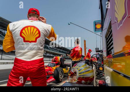 Indianapolis, USA. 18. Mai 2023. DER INDYCAR-Fahrer JOSEF NEWGARDEN (2) aus Nashville, Tennessee, bereitet sich auf das Training für die Indianapols 500 auf dem Indianapolis Motor Speedway in Indianapolis, USA, vor. (Kreditbild: © Walter G. Arce Sr./ZUMA Press Wire) NUR REDAKTIONELLE VERWENDUNG! Nicht für den kommerziellen GEBRAUCH! Stockfoto