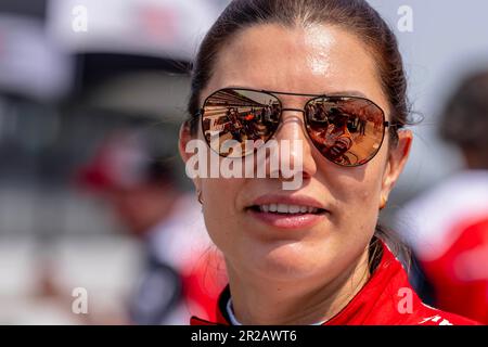 Indianapolis, USA. 18. Mai 2023. DIE INDYCAR-Fahrerin KATHERINE LEGGE (44) aus Guildford, England, bereitet sich auf das Training für die Indianapols 500 auf dem Indianapolis Motor Speedway in Indianapolis, USA, vor. (Kreditbild: © Walter G. Arce Sr./ZUMA Press Wire) NUR REDAKTIONELLE VERWENDUNG! Nicht für den kommerziellen GEBRAUCH! Stockfoto
