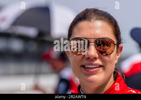 Indianapolis, USA. 18. Mai 2023. DIE INDYCAR-Fahrerin KATHERINE LEGGE (44) aus Guildford, England, bereitet sich auf das Training für die Indianapols 500 auf dem Indianapolis Motor Speedway in Indianapolis, USA, vor. (Kreditbild: © Walter G. Arce Sr./ZUMA Press Wire) NUR REDAKTIONELLE VERWENDUNG! Nicht für den kommerziellen GEBRAUCH! Stockfoto