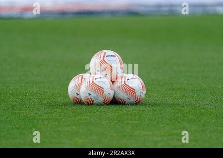 Leverkusen, Deutschland. 18. Mai 2023. LEVERKUSEN, DEUTSCHLAND - MAI 18: Offizieller Molton-Spielball während des Halbfinalspiels 2. Leg - UEFA Europa League zwischen Bayer 04 Leverkusen und AS Roma in der BayArena am 18. Mai 2023 in Leverkusen, Deutschland (Foto von Joris Verwijst/Orange Pictures) Kredit: Orange Pics BV/Alamy Live News Stockfoto