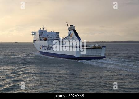 Die Fahrzeug- und Passagierfähre Brittany Ferries MV COTENTIN fährt nach Le Havre, Frankreich Stockfoto