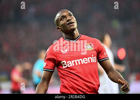 Leverkusen, Deutschland. 18. Mai 2023. Fußball: Europa League, Bayer Leverkusen - ALS Roma, Knockout-Runde, Halbfinale, Second Legs in der BayArena reagiert Leverkusens Moussa Diaby. Kredit: Federico Gambarini/dpa/Alamy Live News Stockfoto