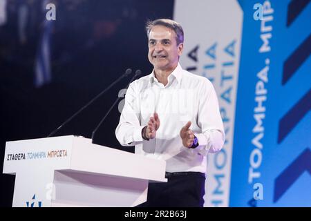 Thessaloniki, Griechenland. 18. Mai 2023. Der griechische Ministerpräsident und Führer der Neuen Demokratie Kyriakos Mitsotakis hält während eines Wahlkampfs in der griechischen Stadt Thessaloniki eine Rede. In Griechenland finden am 21. Mai Parlamentswahlen statt. (Kreditbild: © Giannis Papanikos/ZUMA Press Wire) NUR REDAKTIONELLE VERWENDUNG! Nicht für den kommerziellen GEBRAUCH! Stockfoto