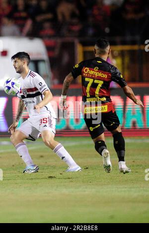 Recife, Brasilien. 17. Mai 2023. Während des Spiels zwischen Sport X São Paulo, gültig für das erste Spiel der Runde 16 des brasilianischen Fußballpokals 2023, gespielt im Adelmar da Costa Carvalho Stadium, bekannt als Ilha do Retiro Stadium, in Recife (PE), diesen Mittwoch (17). Kredit: Ricardo Fernandes/Spia Photo/FotoArena/Alamy Live News Stockfoto