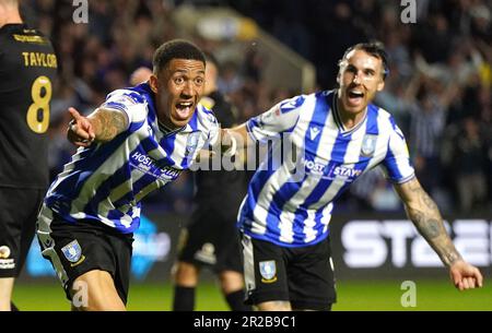 Der Liam Palmer von Sheffield Wednesday feiert das vierte Tor seiner Seite im Spiel während des Halbfinalspiels der Sky Bet League One im Halbfinale der zweiten Etappe in Hillsborough, Sheffield. Foto: Donnerstag, 18. Mai 2023. Stockfoto