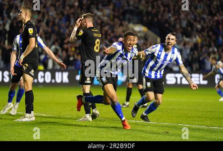 Der Liam Palmer von Sheffield Wednesday feiert das vierte Tor seiner Seite im Spiel während des Halbfinalspiels der Sky Bet League One im Halbfinale der zweiten Etappe in Hillsborough, Sheffield. Foto: Donnerstag, 18. Mai 2023. Stockfoto