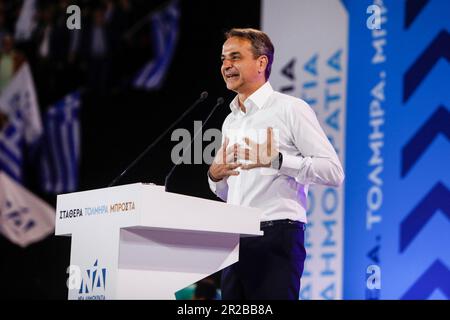 Thessaloniki, Griechenland. 18. Mai 2023. Der griechische Ministerpräsident und Führer der Neuen Demokratie Kyriakos Mitsotakis hält während eines Wahlkampfs in der griechischen Stadt Thessaloniki eine Rede. In Griechenland finden am 21. Mai Parlamentswahlen statt. (Kreditbild: © Giannis Papanikos/ZUMA Press Wire) NUR REDAKTIONELLE VERWENDUNG! Nicht für den kommerziellen GEBRAUCH! Stockfoto