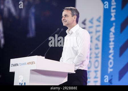Thessaloniki, Griechenland. 18. Mai 2023. Der griechische Ministerpräsident und Führer der Neuen Demokratie Kyriakos Mitsotakis hält während eines Wahlkampfs in der griechischen Stadt Thessaloniki eine Rede. In Griechenland finden am 21. Mai Parlamentswahlen statt. (Kreditbild: © Giannis Papanikos/ZUMA Press Wire) NUR REDAKTIONELLE VERWENDUNG! Nicht für den kommerziellen GEBRAUCH! Stockfoto