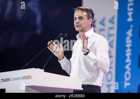Thessaloniki, Griechenland. 18. Mai 2023. Der griechische Ministerpräsident und Führer der Neuen Demokratie Kyriakos Mitsotakis hält während eines Wahlkampfs in der griechischen Stadt Thessaloniki eine Rede. In Griechenland finden am 21. Mai Parlamentswahlen statt. (Kreditbild: © Giannis Papanikos/ZUMA Press Wire) NUR REDAKTIONELLE VERWENDUNG! Nicht für den kommerziellen GEBRAUCH! Stockfoto