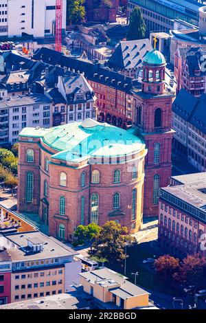 Malerischer Blick aus der Vogelperspektive auf die Paulskirche - engl.: kirche St. Paul - in Frankfurt, Deutschland Stockfoto