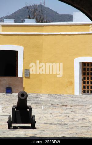 Acapulco, Guerrero, Mexiko - April 28 2023: Fort San Diego ist eine Seezunge, die vor Piraten und der Unabhängigkeit geschützt ist Stockfoto