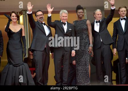 Cannes, Frankreich. 18. Mai 2023. CANNES, FRANKREICH - 18. MAI: Phoebe Waller-Bridge, Regisseur James Mangold, Harrison Ford, Shaunette Renée Wilson, Boyd Holbrook besucht den roten Teppich „Indiana Jones and the Dial of Destiny“ während des 76. Jährlichen Filmfestivals in Cannes im Palais des Festivals am 18. Mai 2023 in Cannes, Frankreich. Kredit: dpa/Alamy Live News Stockfoto