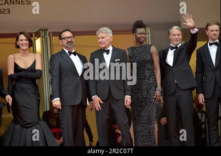 Cannes, Frankreich. 18. Mai 2023. Phoebe Waller-Bridge, Regisseur James Mangold, Harrison Ford, Shaunette Renée Wilson und Boyd Holbrook besuchen den roten Teppich „Indiana Jones and the Dial of Destiny“ während des 76. Jährlichen Filmfestivals in Cannes im Palais des Festivals am Donnerstag, den 18. Mai 2023 in Cannes, Frankreich. Foto: Rocco Spaziani/UPI Credit: UPI/Alamy Live News Stockfoto