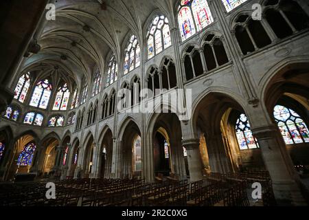 Seitenansicht im Hauptschiff - Kirche Saint-Severin - Paris, Frankreich Stockfoto