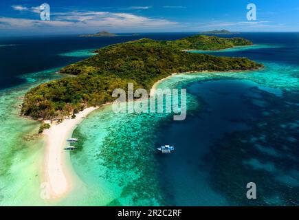 Die Insel Ditaytayan ist eine der kalamischen Inseln und liegt etwa 30 km südlich von Coron, Provinz Palawan, Philippinen. Stockfoto