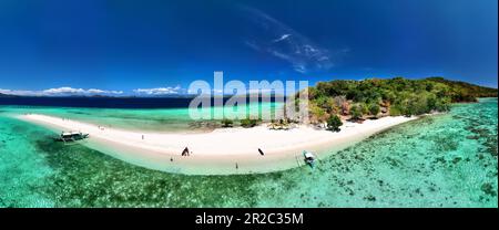 Die Insel Ditaytayan ist eine der kalamischen Inseln und liegt etwa 30 km südlich von Coron, Provinz Palawan, Philippinen. Stockfoto