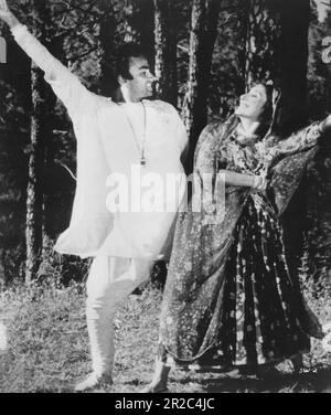 Sudarshan Dhir, Madhur Jaffrey, am Filmset „Shakespeare Wallah“, Merchant Ivory Productions, Continental Distributing, 1965 Stockfoto