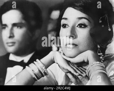 Shashi Kapoor, Madhur Jaffrey, am Filmset „Shakespeare Wallah“, Merchant Ivory Productions, Continental Distributing, 1965 Stockfoto