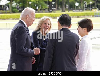 Hiroshima, Japan. 19. Mai 2023. - Ankunft im Friedenspark für einen Besuch im Rahmen des G7. Hiroshima Gipfels am 19. Mai 2023 in Hiroshima, Japan. Der Gipfel G7 in Hiroshima findet vom 19. Bis 21. Mai 2023 statt. (Credit Image: © POOL via ZUMA Press Wire) NUR REDAKTIONELLE VERWENDUNG! Nicht für den kommerziellen GEBRAUCH! Stockfoto